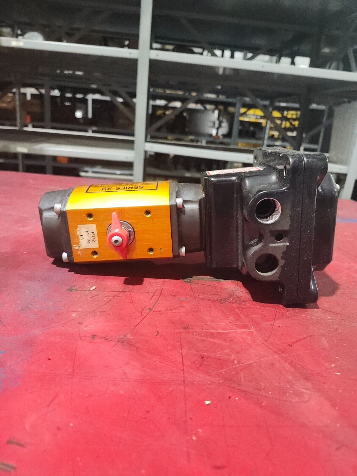 NEW IN BOX WORCESTER CONTROLS PNEUMATIC ACTUATOR SERIES39 W/LIMIT SWITCH 10E39NW