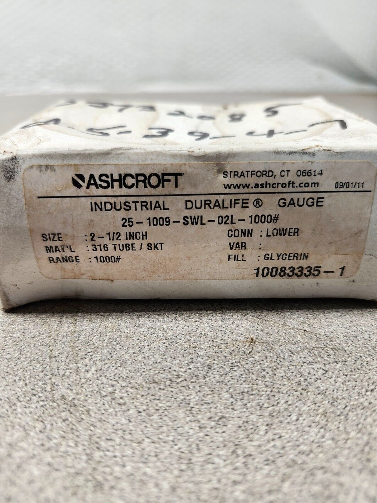 NEW WITH BOX ASHCROFT INDUSTRIAL DURALIFE GAUGE 2-1/2'' 0-1000PSI 25-1009-SWL-02