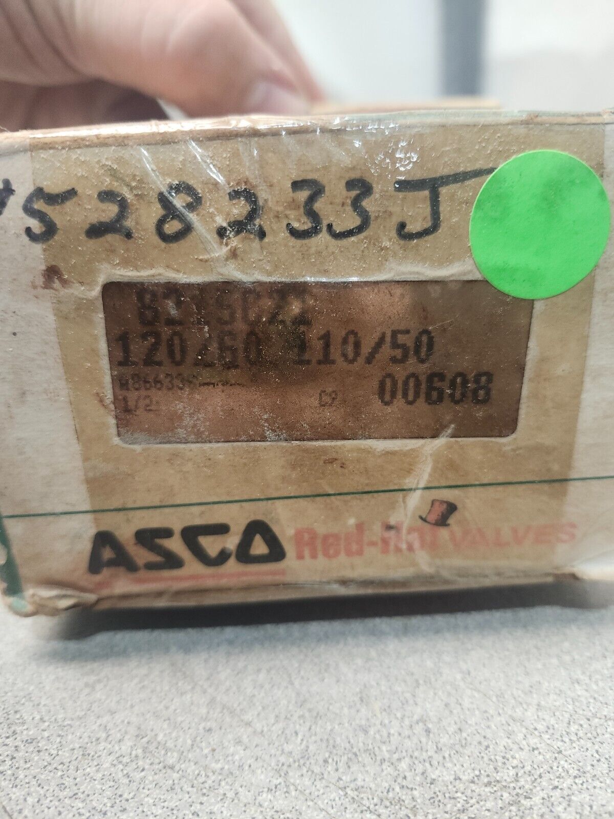 NEW IN BOX ASCO Solenoid Valve 120v/60HZ 1/2'' 11.8W 8215C21