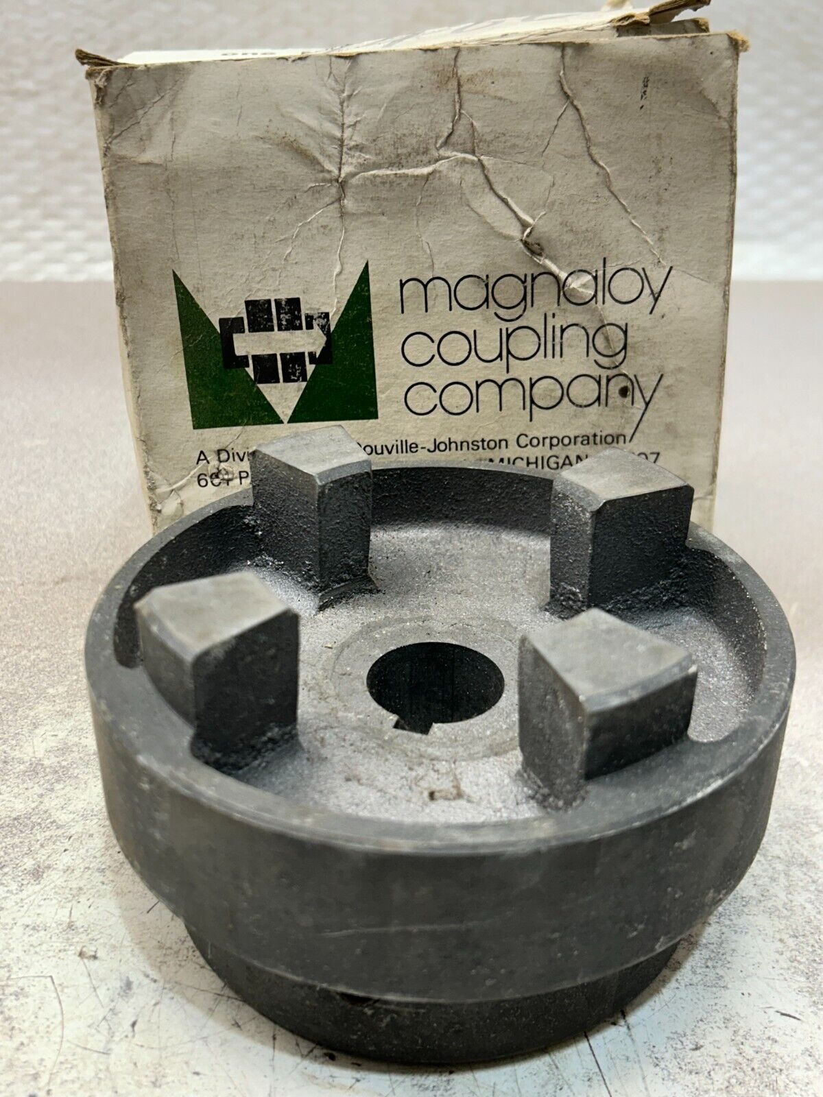 NEW IN BOX MAGNALOY COUPLING HUB MODEL 500