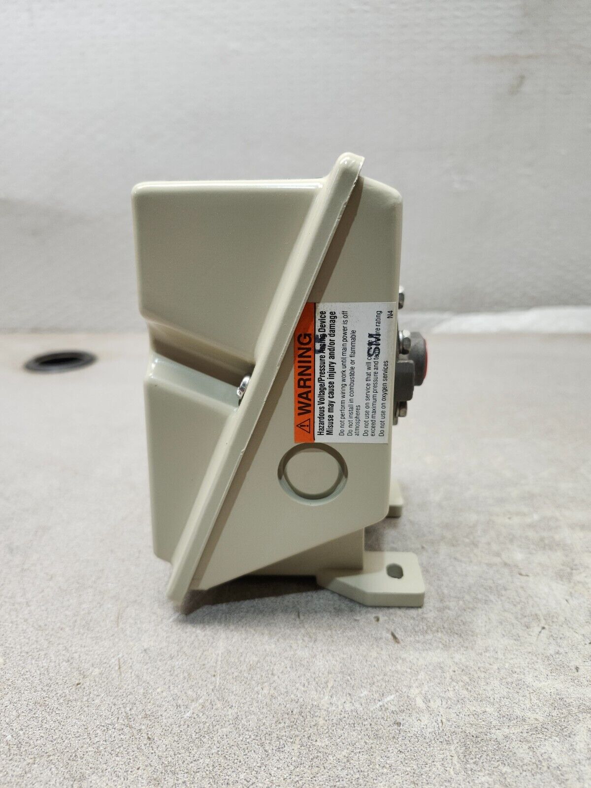 NEW IN BOX ASHCROFT PRESSURE SWITCH LPDN4GGB25