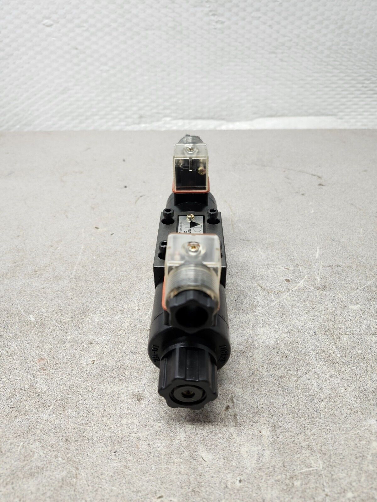 NEW IN BOX DELTA POWER HYDRAULIC 4-WAY SOLENOID VALVE 20380