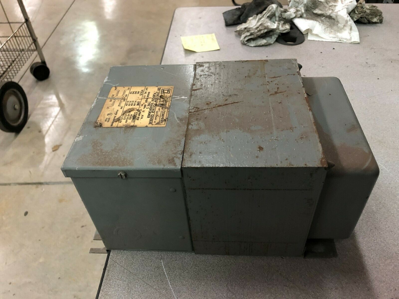 NEW NO BOX SQUARE D 2.0 KVA 480/240 VAC PRI 240/120 VAC SEC TYPE S DRY TYPE TRAN
