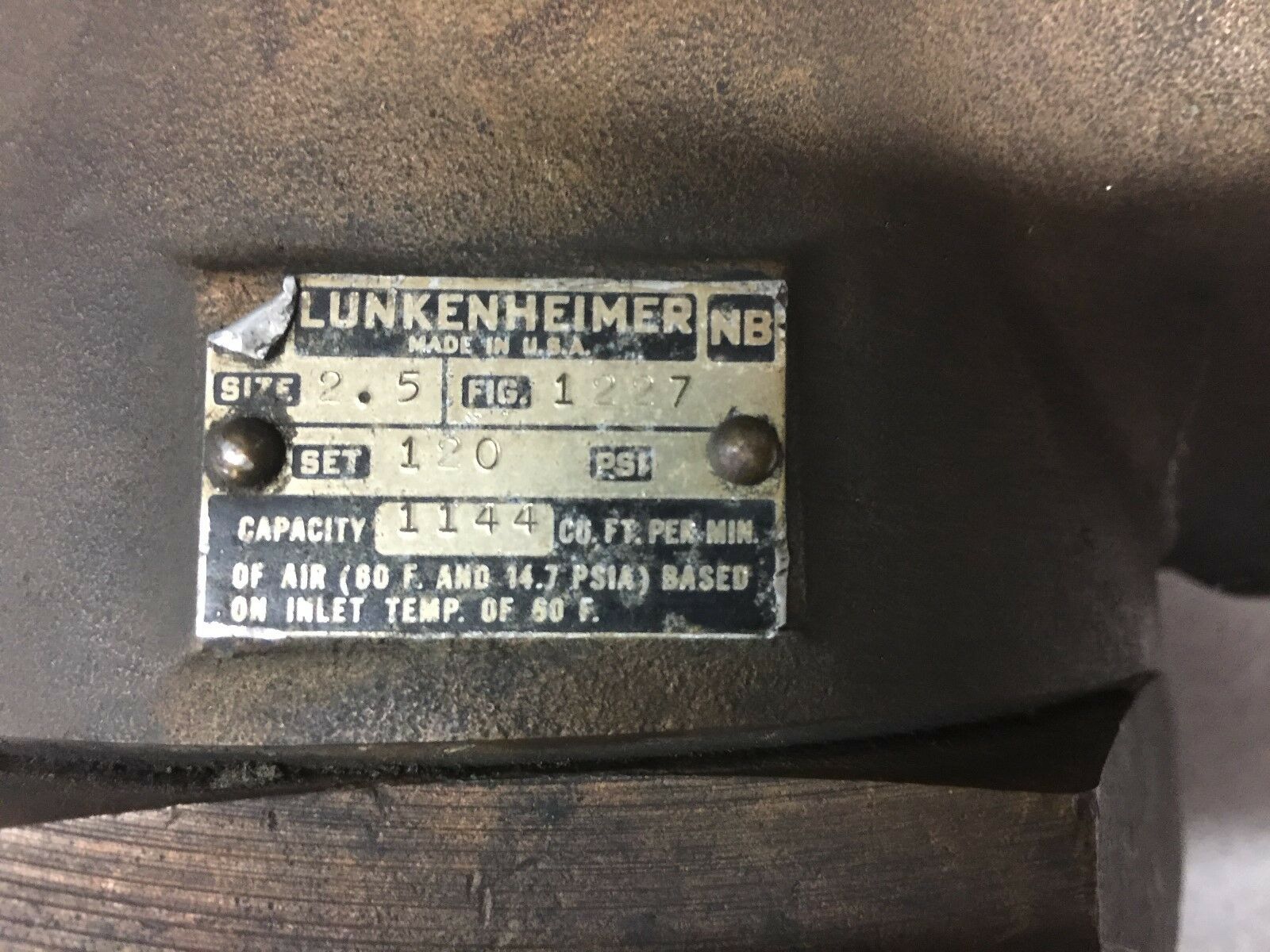 NEW NO BOX LUNKENHEIMER 2-1/2" 1144CU FT PER MIN VALVE 1227