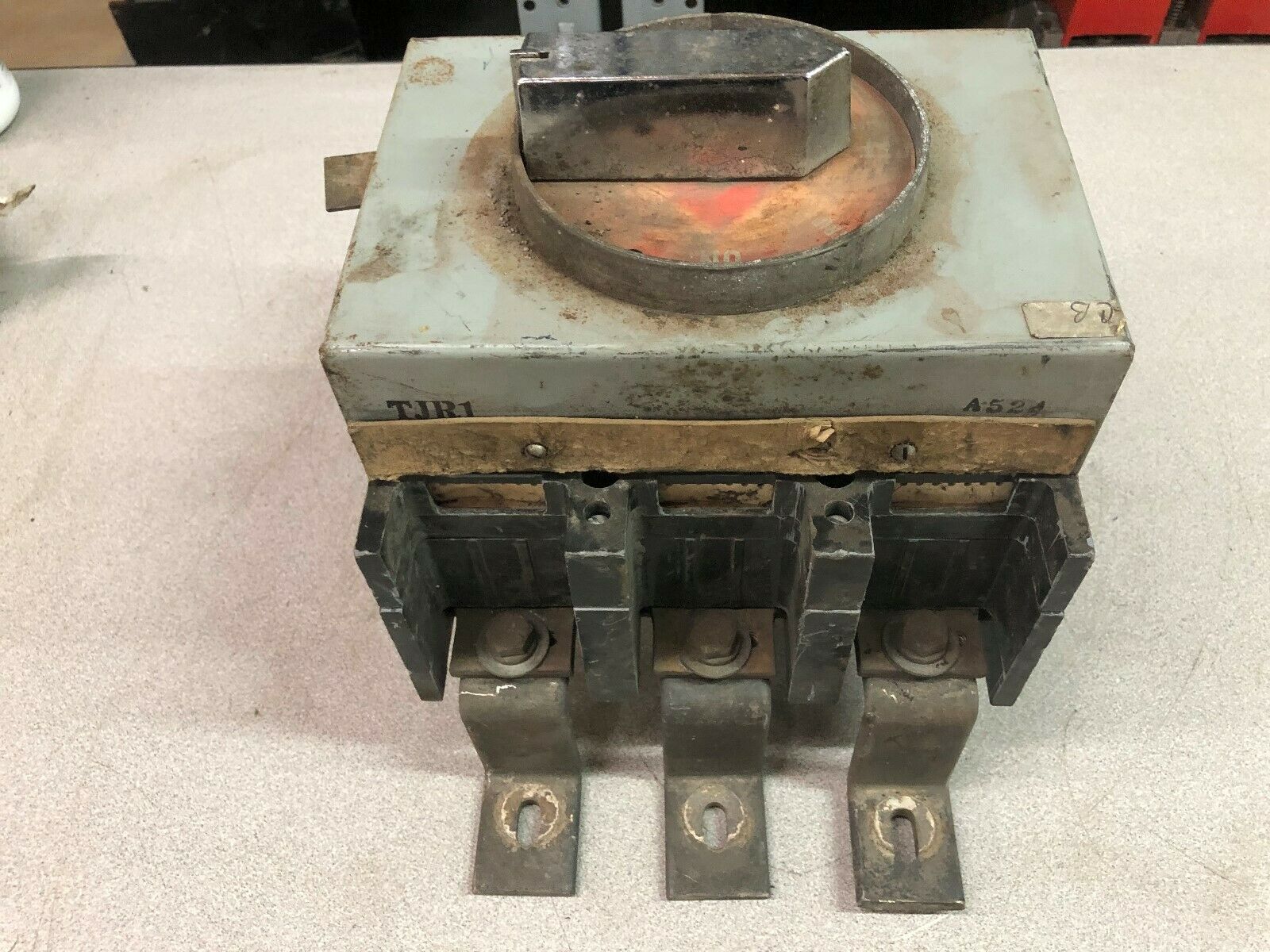 USED GE 225 AMP 3 POLE 600 VAC BREAKER WITH TJR1 HANDLE TJJ436225 / TJR1