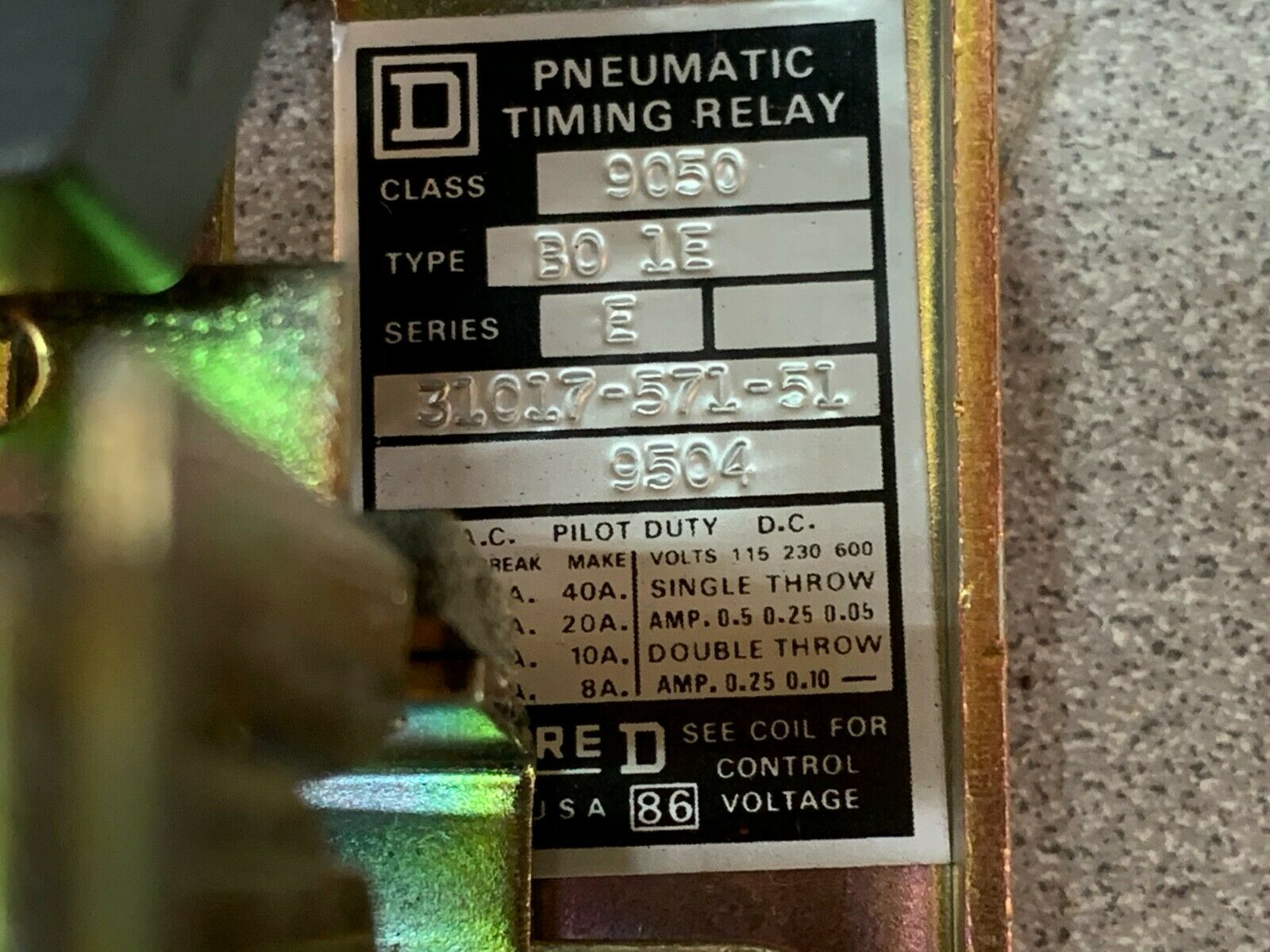 NEW SQUARE D PNEUMATIC TIMING RELAY 9050 B01E SERIES E