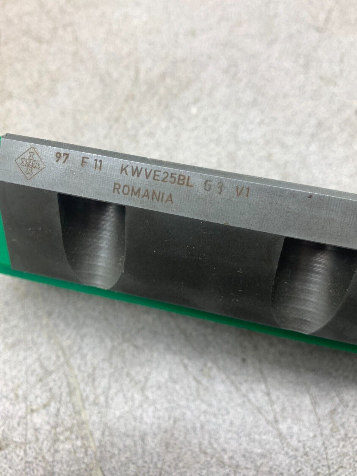 NEW IN BOX INA LINEAR BLOCK BEARING KWVE25BL G3 V1