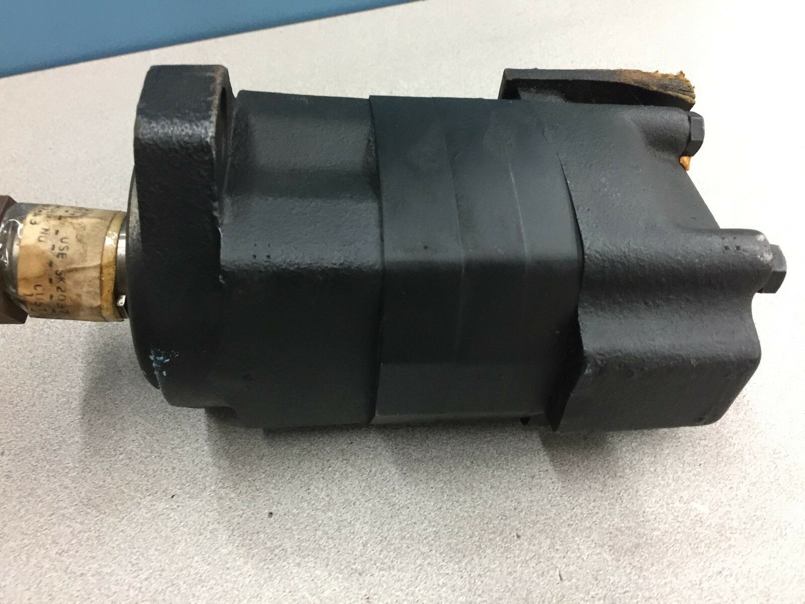 NEW NO BOX CHAR-LYNN HYDRAULIC PUMP 104 1036 005