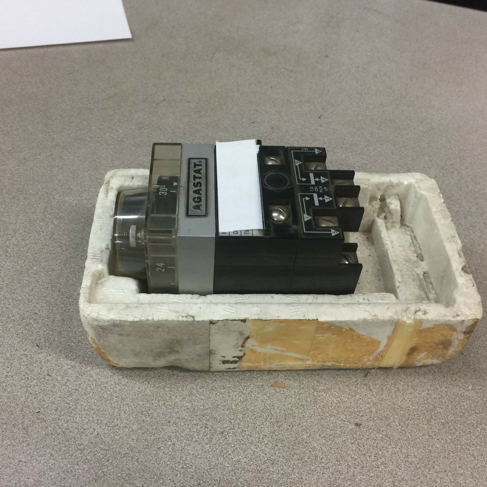 NEW IN BOX AGASTAT TIMING RELAY 550V 3-30MIN 7012DHI1