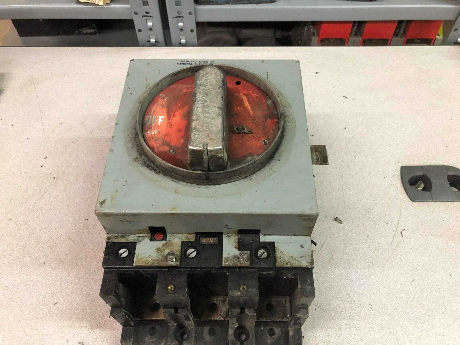 USED GE 800 AMP 3 POLE 600 VAC BREAKER WITH TKMR1 HANDLE TKM836F000 / TKMR1