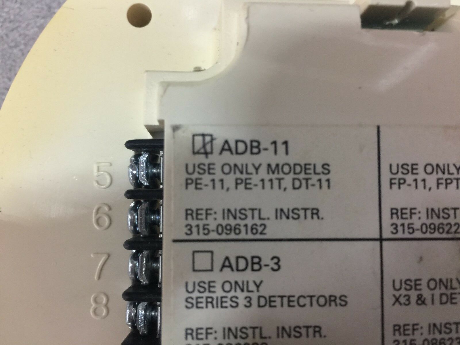 NEW NO BOX SIEMENS AUDIBLE BASE FOR SERIES 11 SMOKE DETECTOR ADB-11