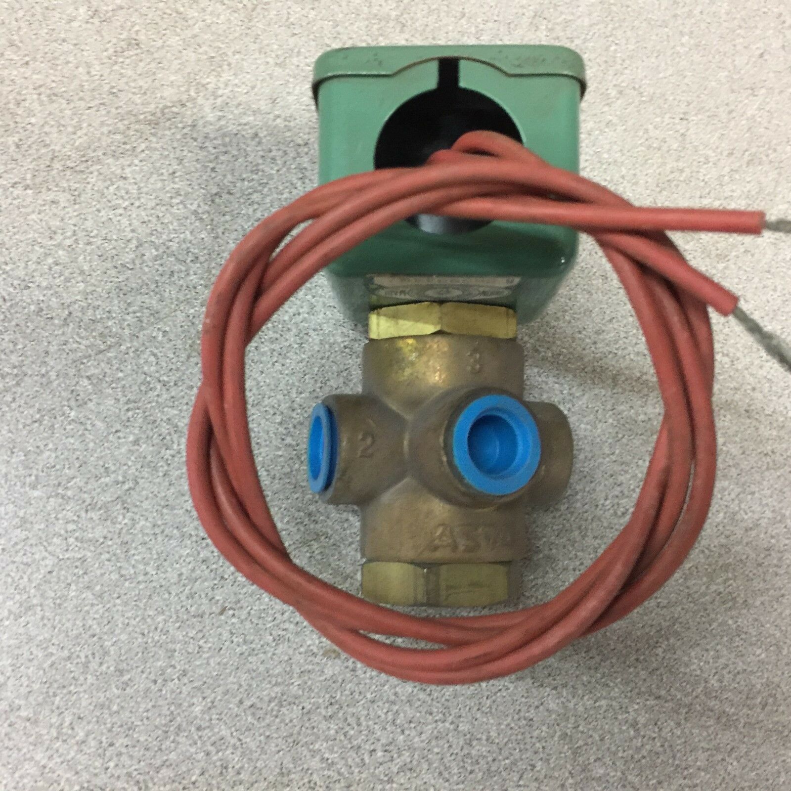 NEW NO BOX ASCO 1/4NPT 110PSI 120VAC SOLENOID VALVE 8320A89V