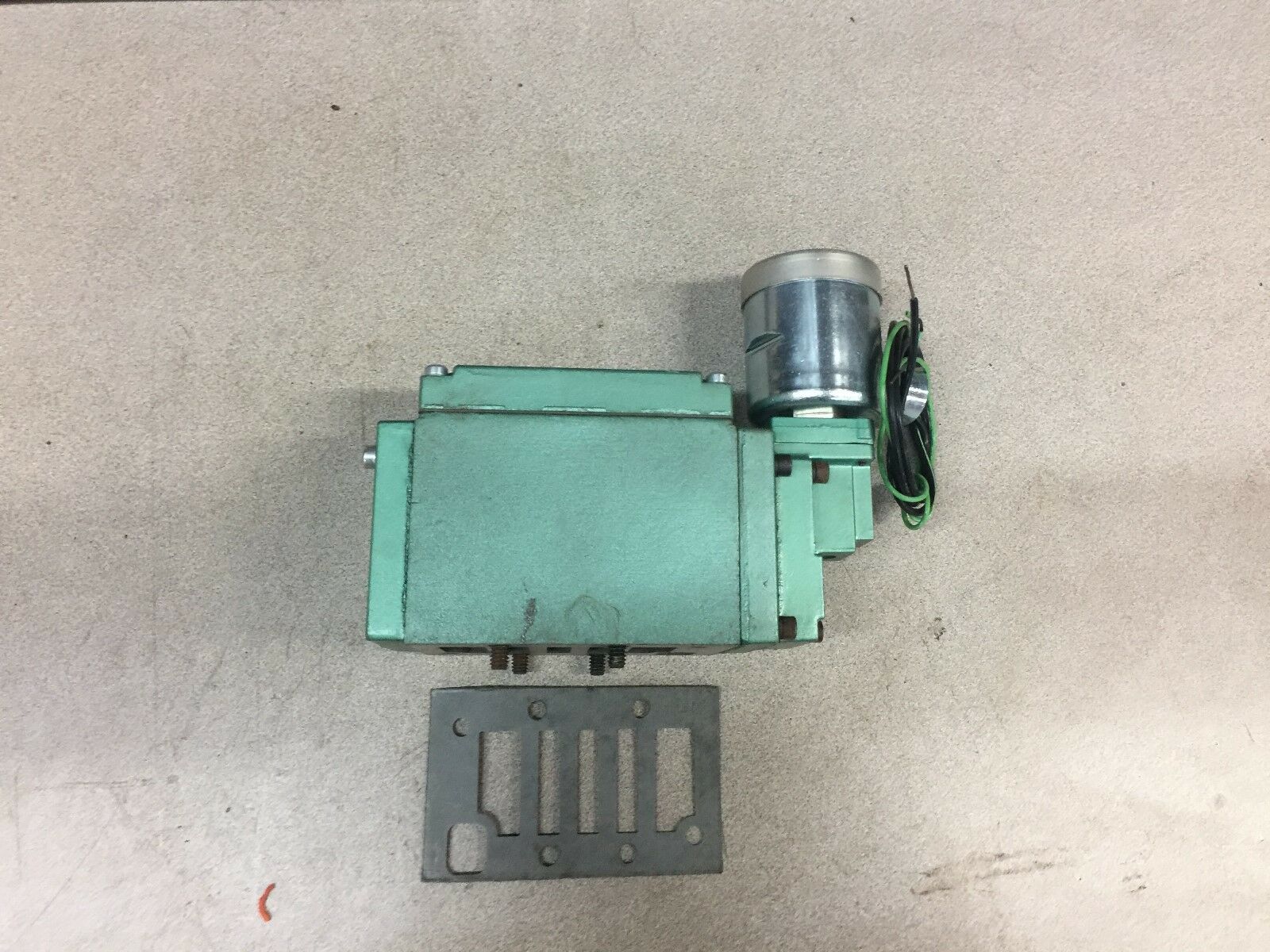 NEW NO BOX NUMATICS 120VAC 150PSI AIR VALVE 3.3SXP4 0