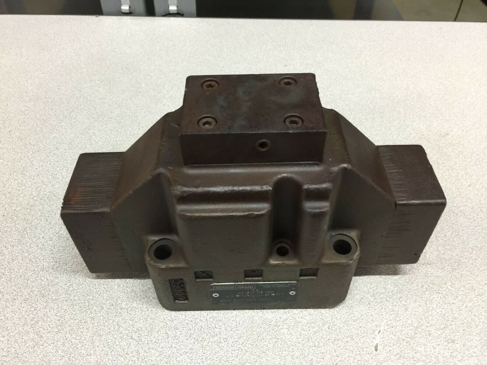 NEW NO BOX DINISON HYDRAULIC VALVE 4D03 3003 0303 00A1