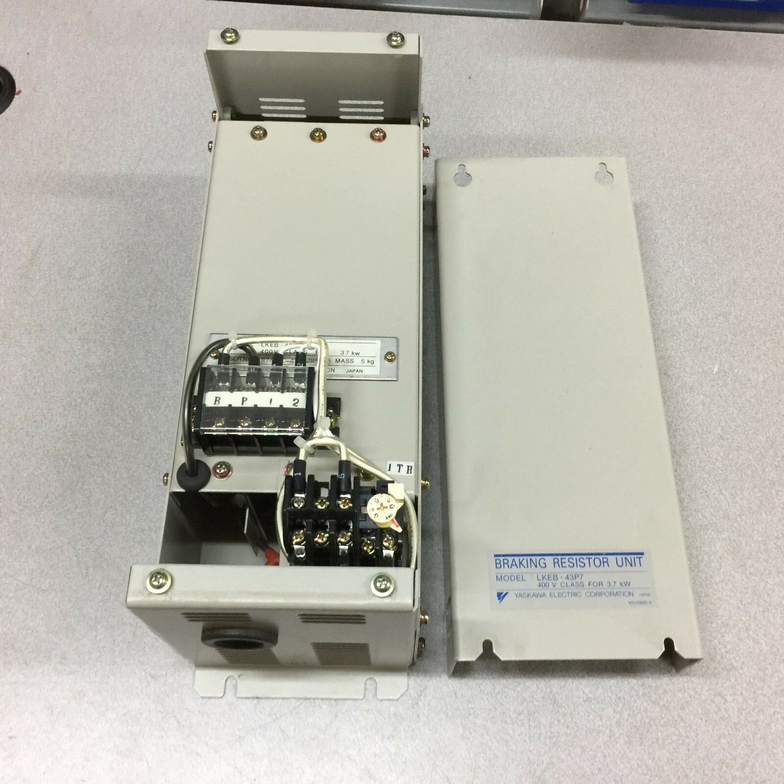 NEW NO BOX YASKAWA 400V 3.7KW BRAKING RESISTOR UNIT LKEB-43P7
