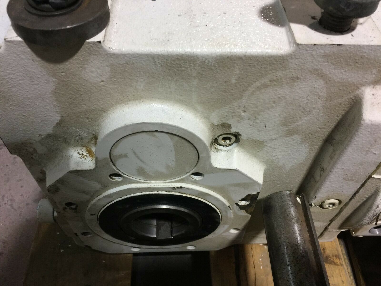 NEW NO BOX 240/480VAC 19/11AMPS 5.5KW MOTOR 49.55:1 ANGLED GEARBOX K21V 132 84 K