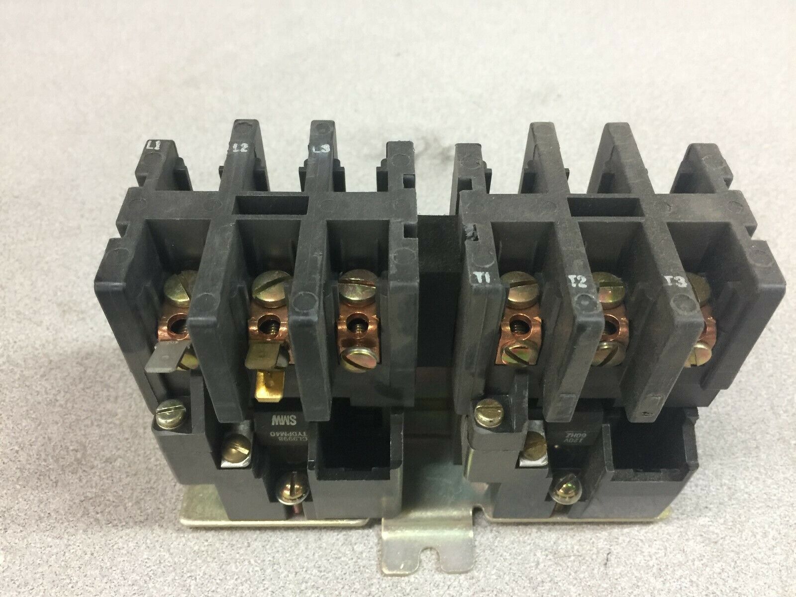 NEW IN BOX SQUARE D 120VAC 3POLE REVERSING HOIST CONTACTOR 8965 TO-1