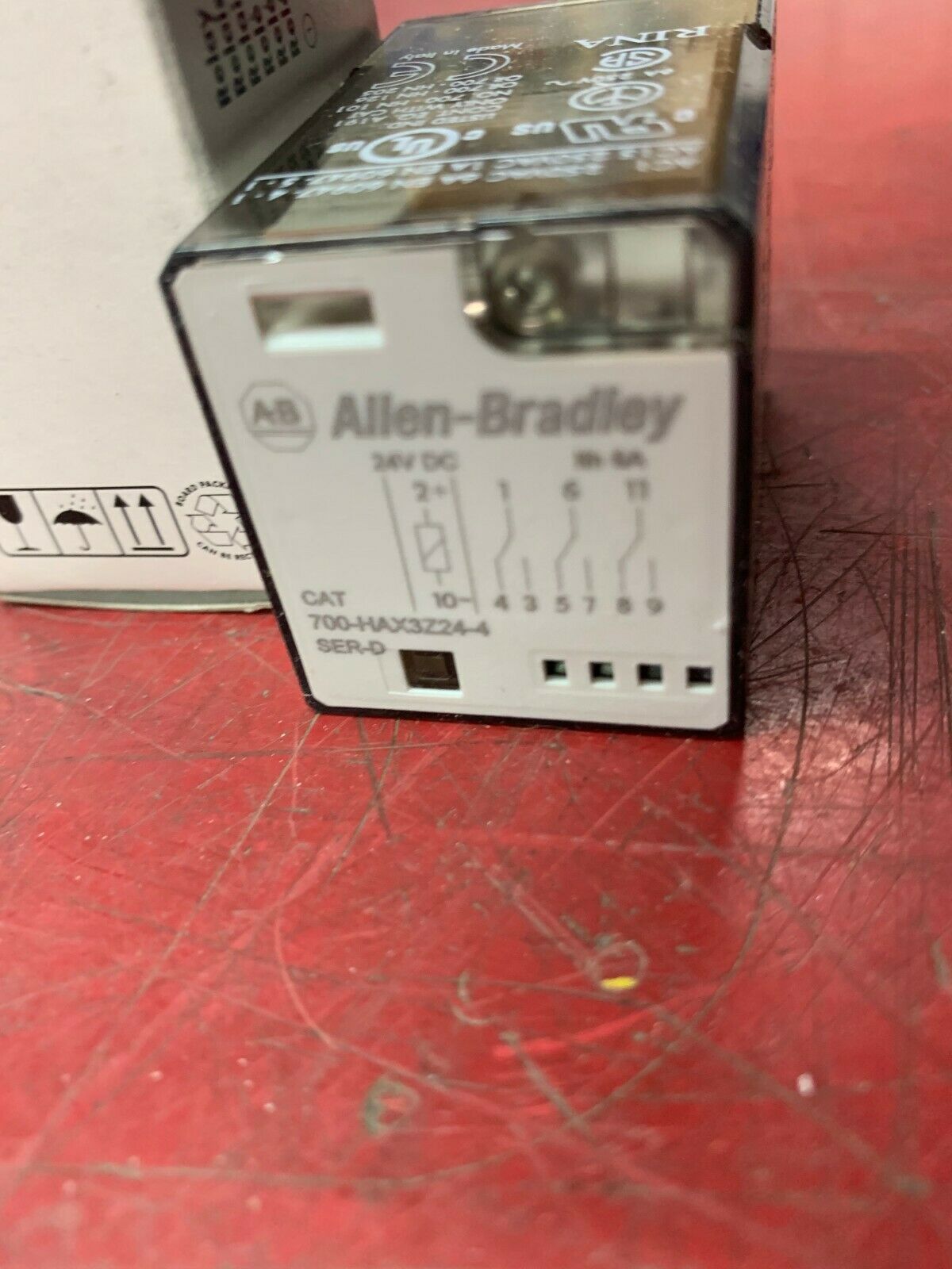NEW IN BOX ALLEN BRADLEY RELAY 700-HAX3Z24-4 SERIES D