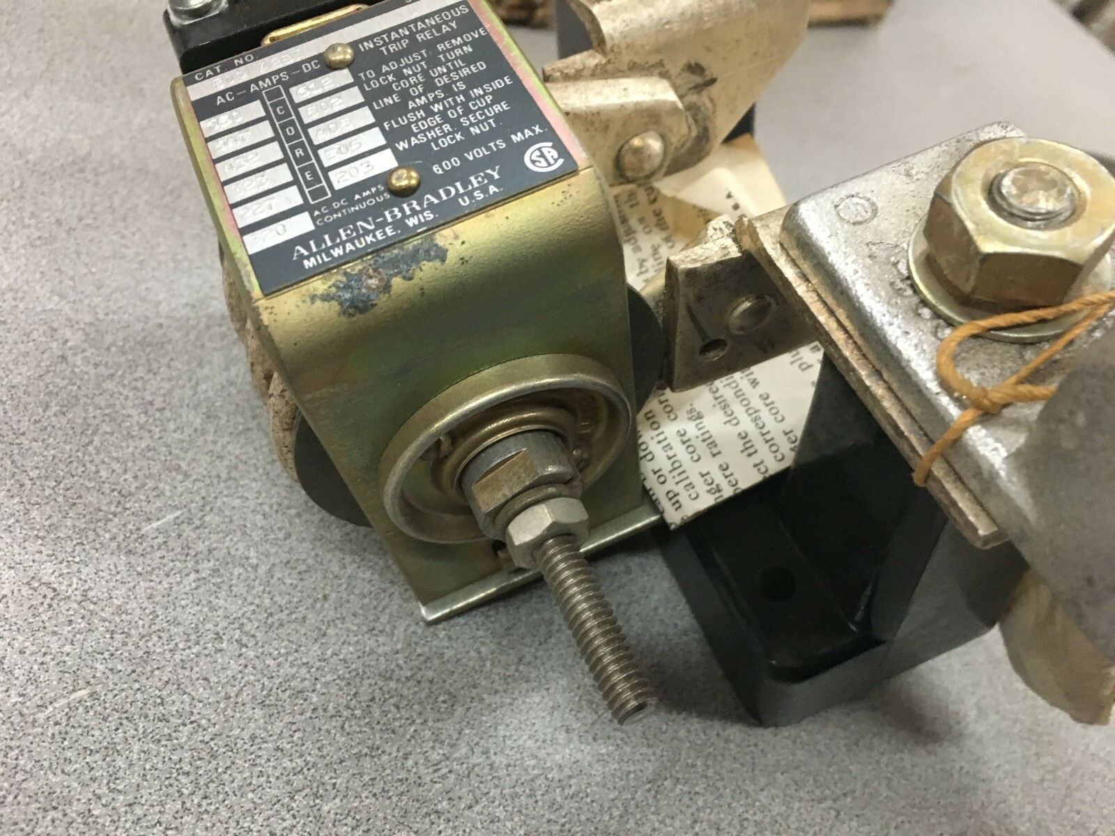 NEW IN BOX ALLEN-BRADLEY INSTANTANEOUS TRIP CURRENT RELAY 809-A28E SERIES A