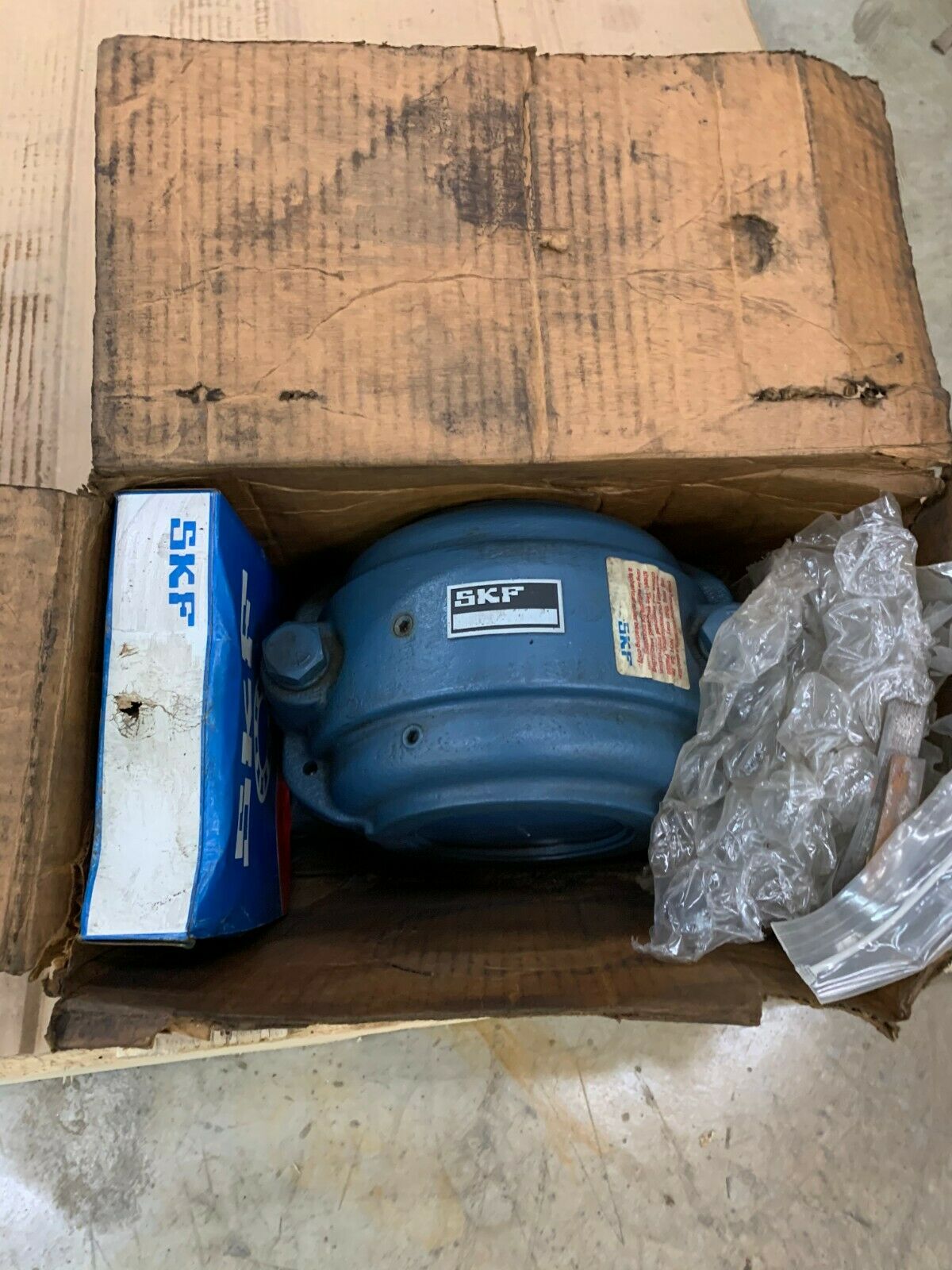 NEW SKF BEARING ASSEMBLY FSAF 6314/C3