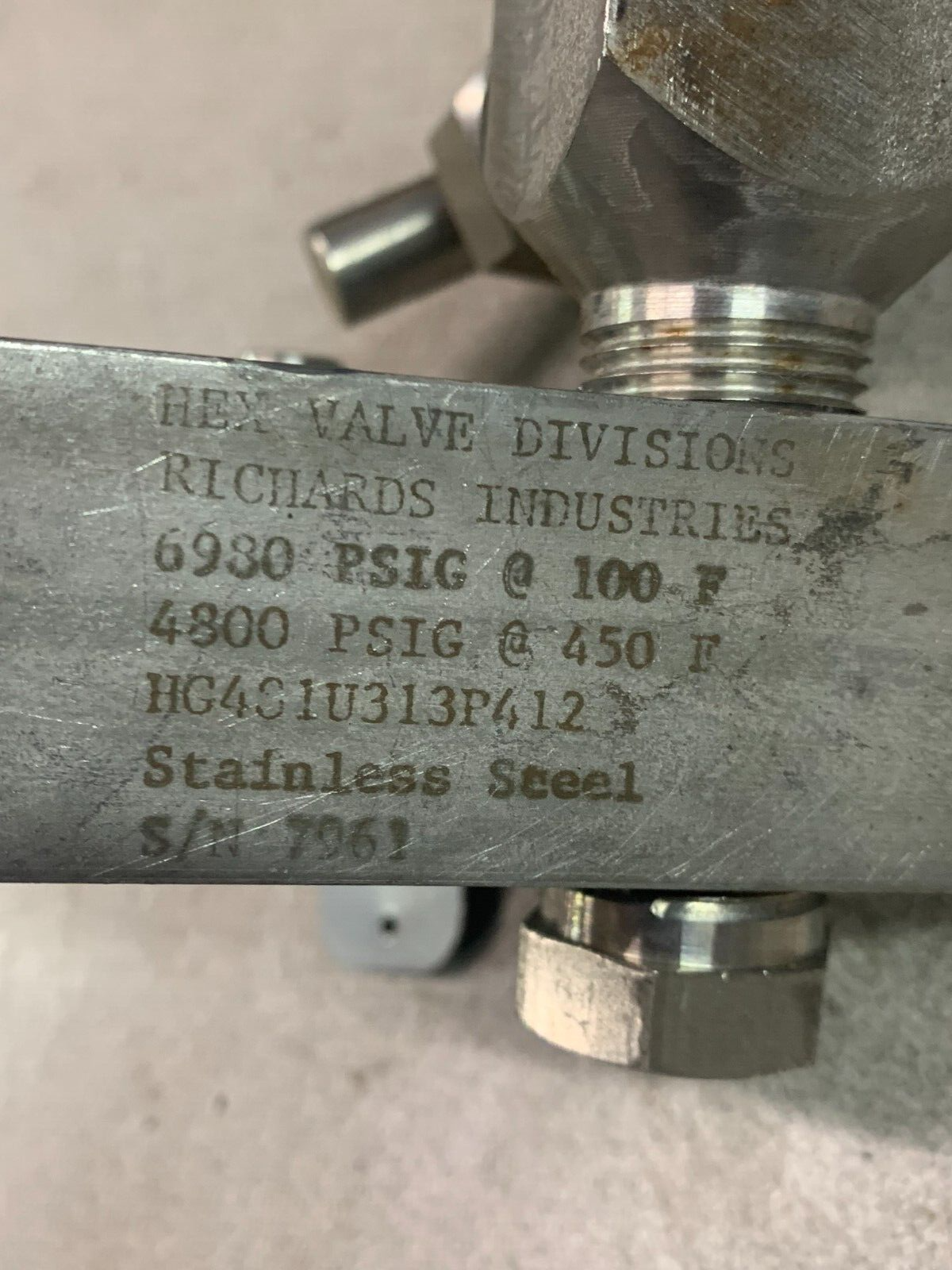 NEW NO BOX HEX VALVE DIVISIONS STAINLESS STEEL VALVE HG4S1U313P412