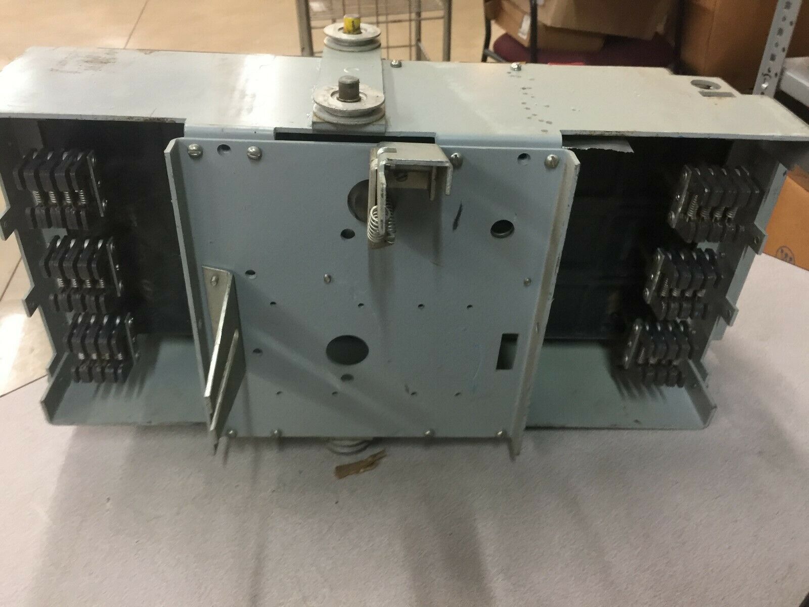 USED GE 800 AMP 3 POLE 600 VAC BREAKER WITH TKCD DRAWOUT SUBSTRUCTURE THK9VF46