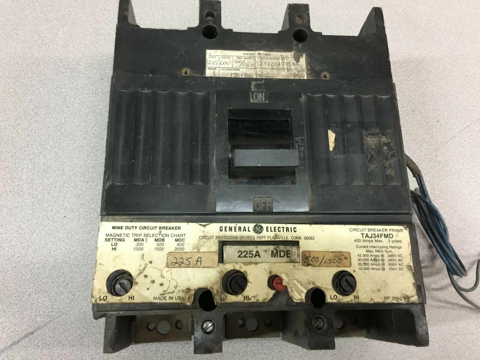 USED GE 225AMP 3POLE 600VAC 250VDC 120VAC UVR 500-1500 TRIP TAJ34FMD