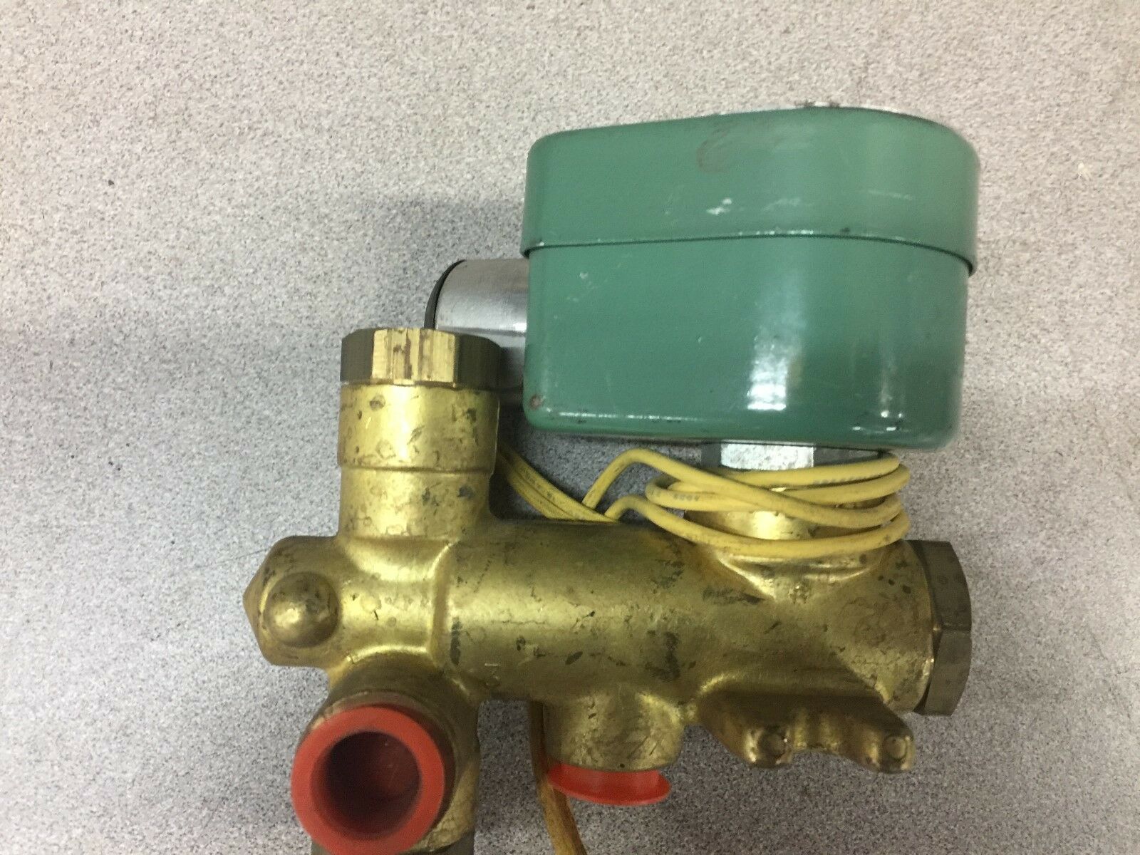 NEW NO BOX ASCO 3/8NPT 120PSI 120VAC SOLENOID VALVE T8300D9U