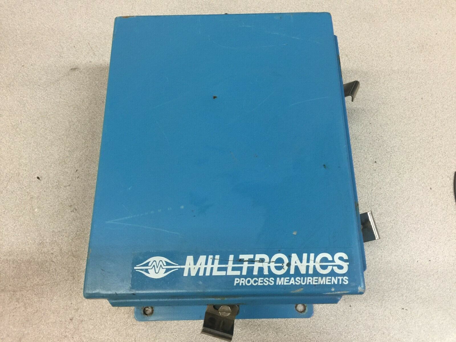 USED MILLTRONICS MICRO RANGER CONTROL PROCESS UNIT IN ENCLOSURE ML10L943