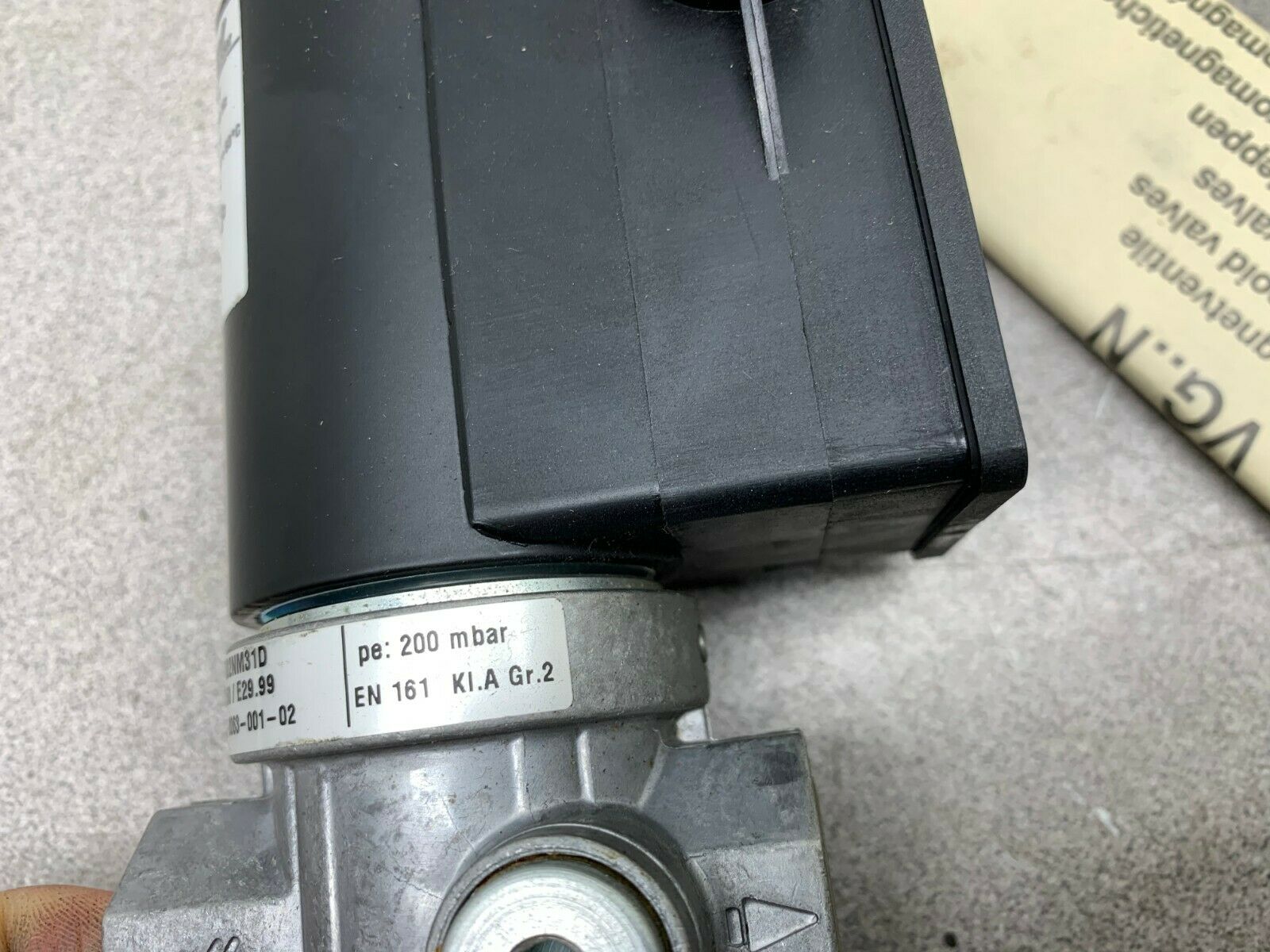 NEW IN BOX KROM SCHRODER GAS SOLENOID VALVE VG 15 R02NM31D