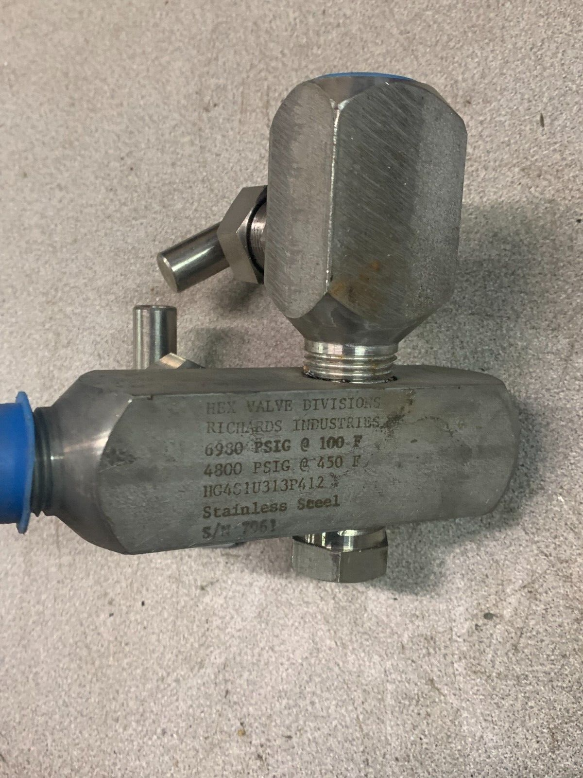 NEW NO BOX HEX VALVE DIVISIONS STAINLESS STEEL VALVE HG4S1U313P412