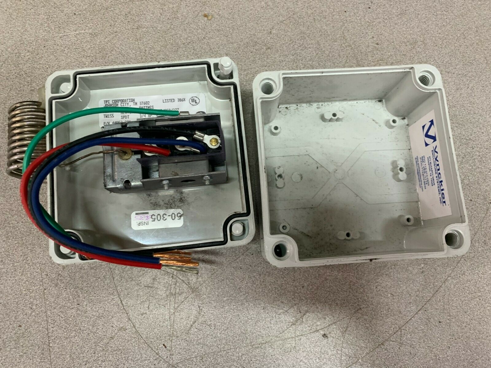 NEW NO BOX TPI CORP THERMOSTAT TW155