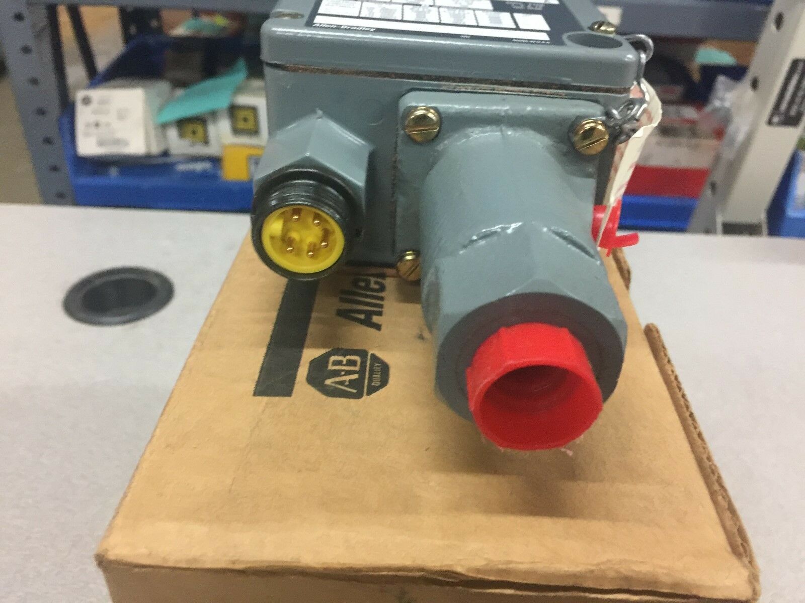 NEW IN BOX ALLEN BRADLEY PRESSURE CONTROL SWITCH 836T-T251JX26X23X9X7
