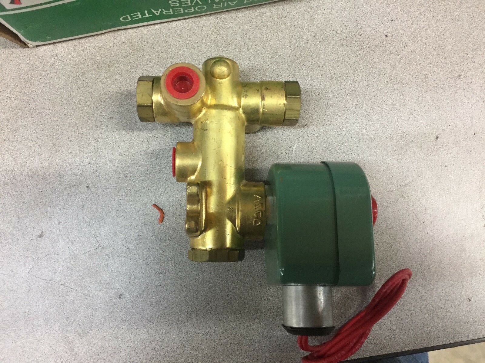 NEW IN BOX ASCO 1/4"NPT 120VAC 150PSIG SOLENOID VALVE T 8300D58U