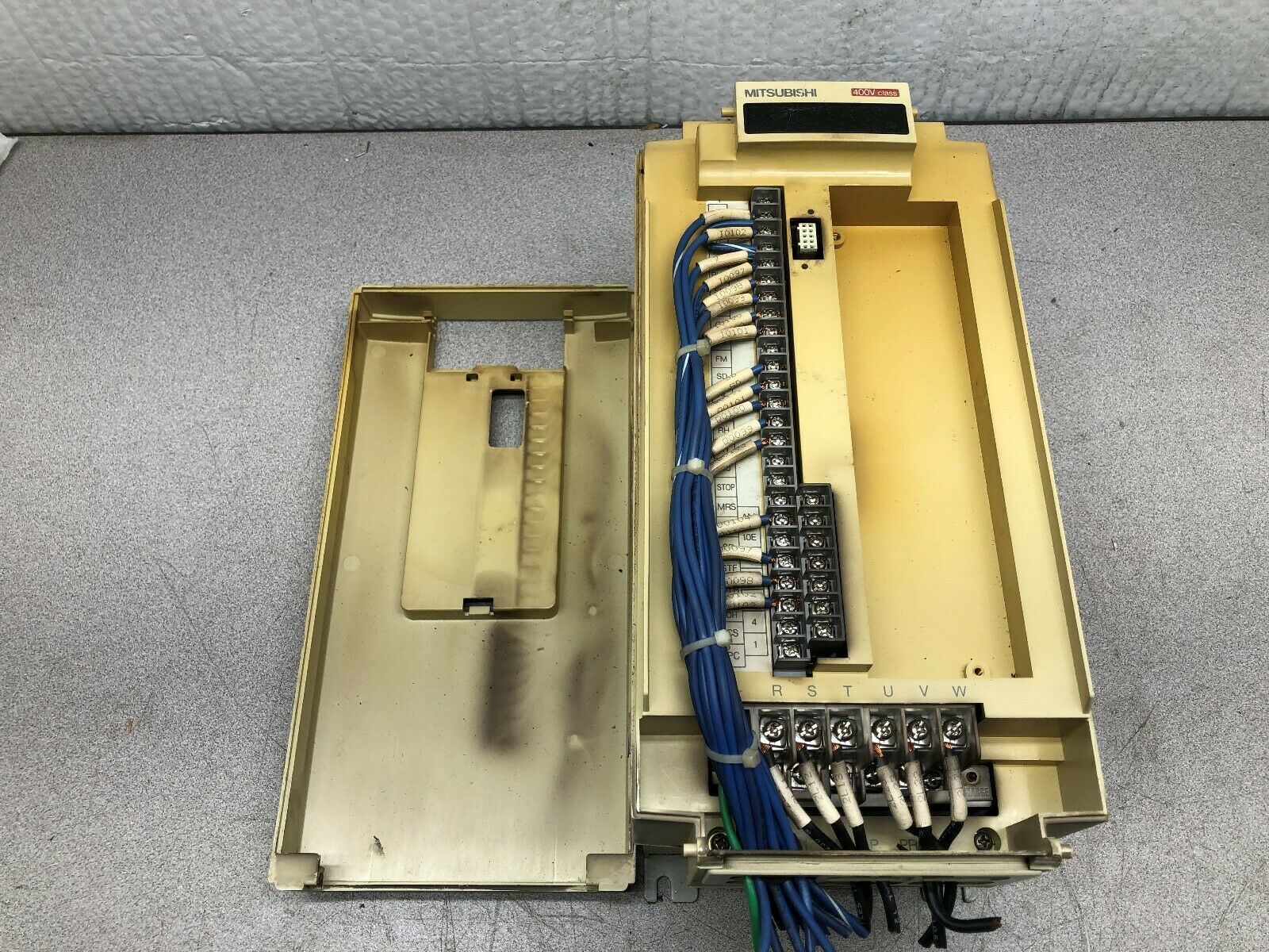 USED MITSUBISHI FEQROL-A200 1.5 HP 380-460 VAC 3 PH INVERTER DRIVE FR-A240-0.75