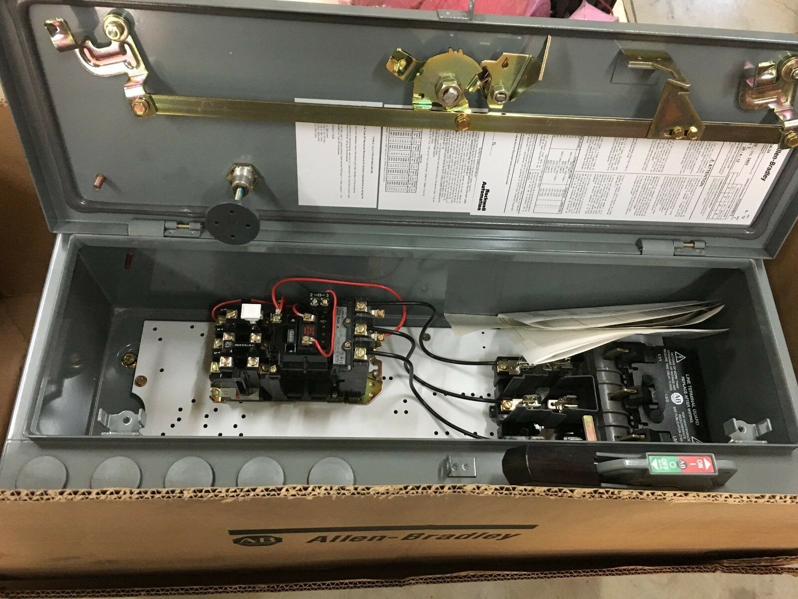 NEW IN BOX ALLEN-BRADLEY SIZE 0 COMBINATION STARTER 512-ADA-24 SERIES 1