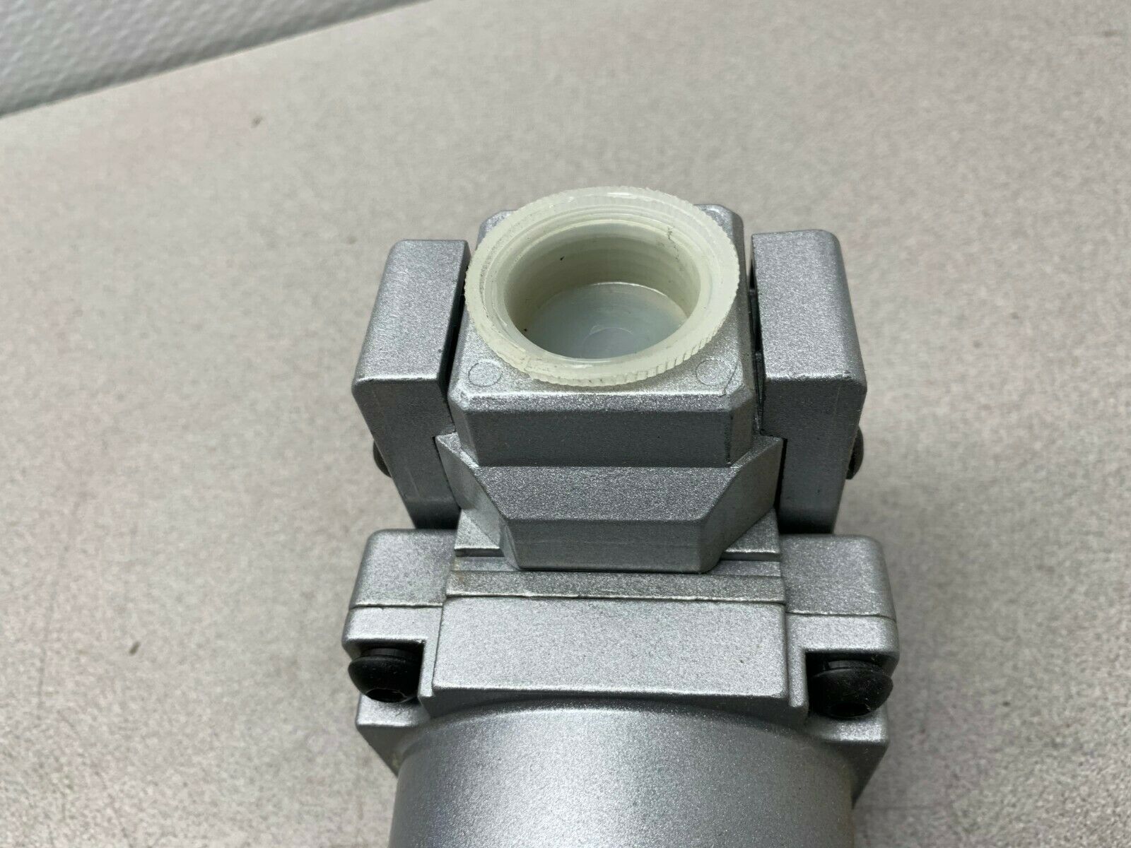 NEW NO BOX DYNAFLO PNEUMATIC LUBRICATOR L1795