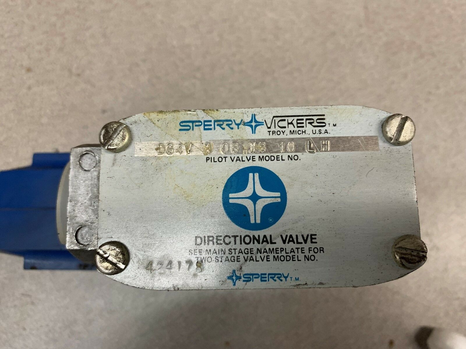 NEW NO BOX SPERRY VALVE DG4V30BWB10LH