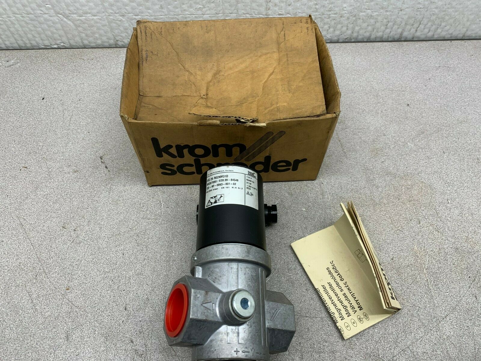 NEW IN BOX KROM SCHRODER GAS SOLENOID VALVE VG 25 R02NM31D