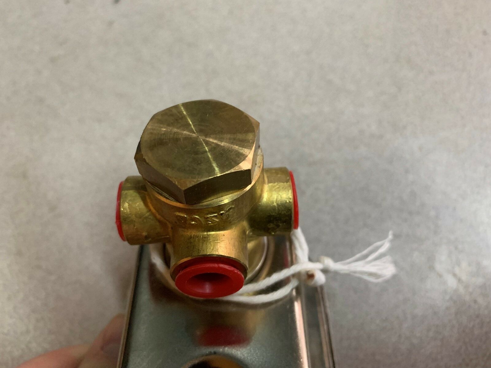 NEW NO BOX ASCO NUCLEAR 120V. SOLENOID VALVE 1/4" PIPE SIZE NPK8320A184V