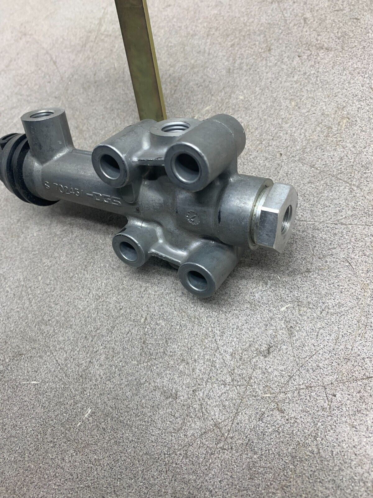 NEW NO BOX KNORR-BREMSE PART SV1385 VALVE II 17815