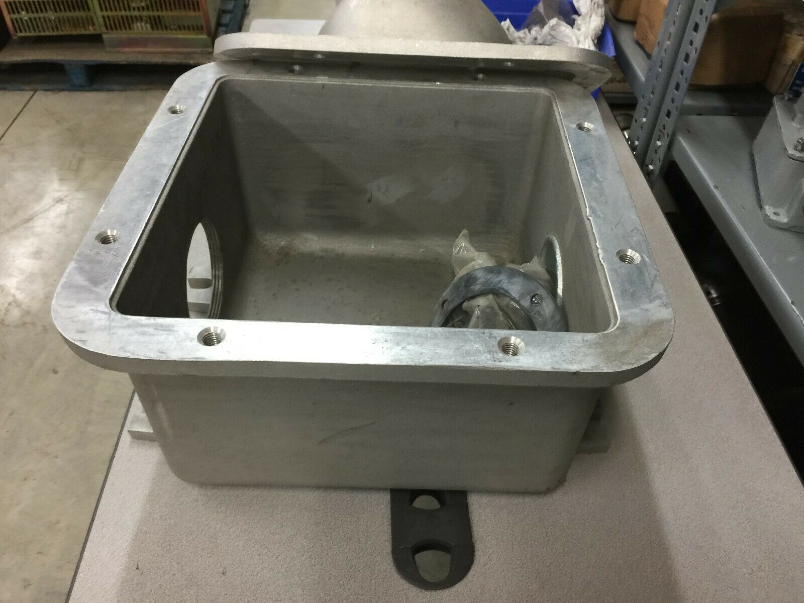 NEW NO BOX APPLETON ANGLED BACK BOX 304234 / 304228