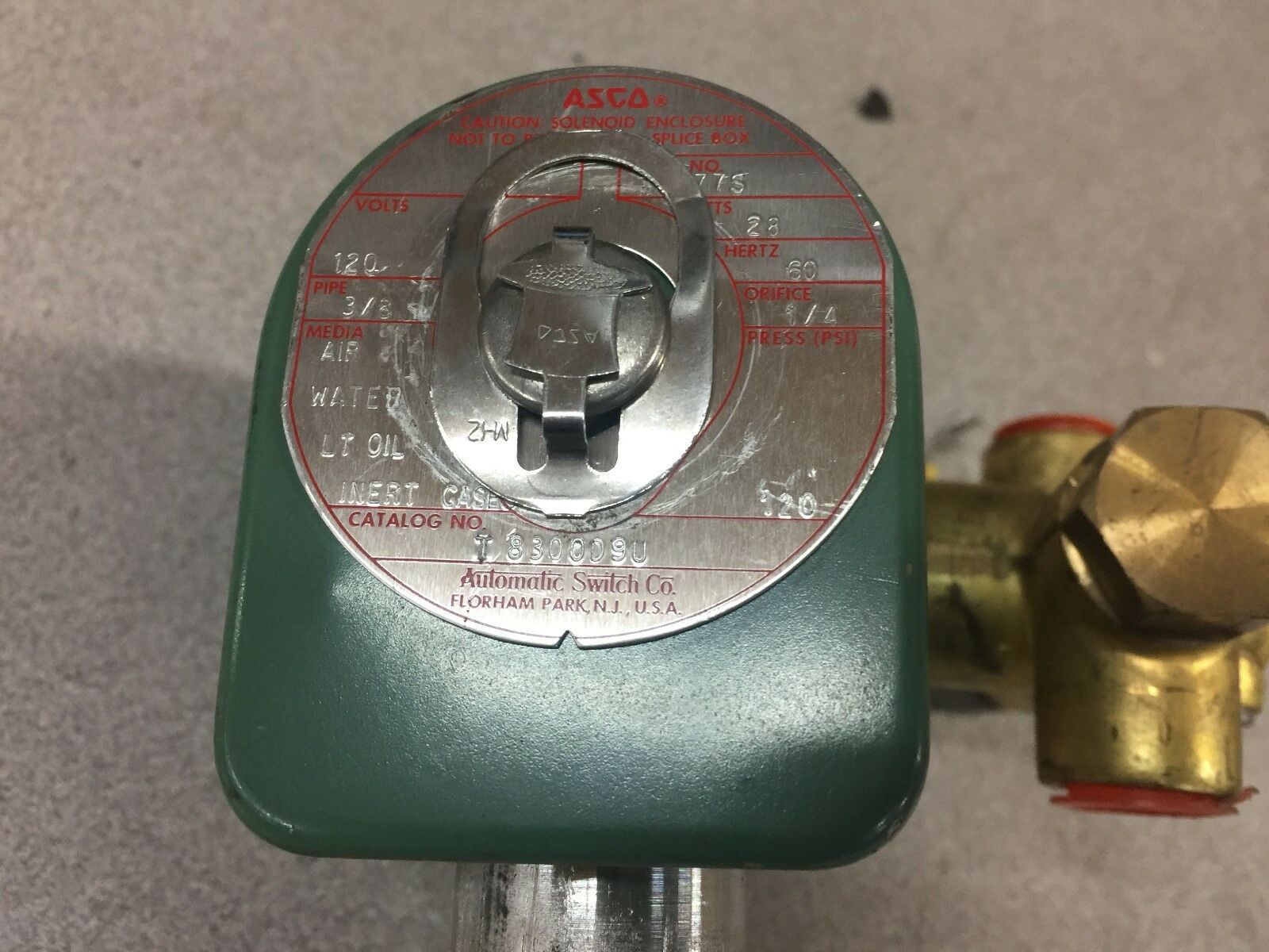 NEW NO BOX ASCO 3/8NPT 120PSI 120VAC SOLENOID VALVE T8300D9U