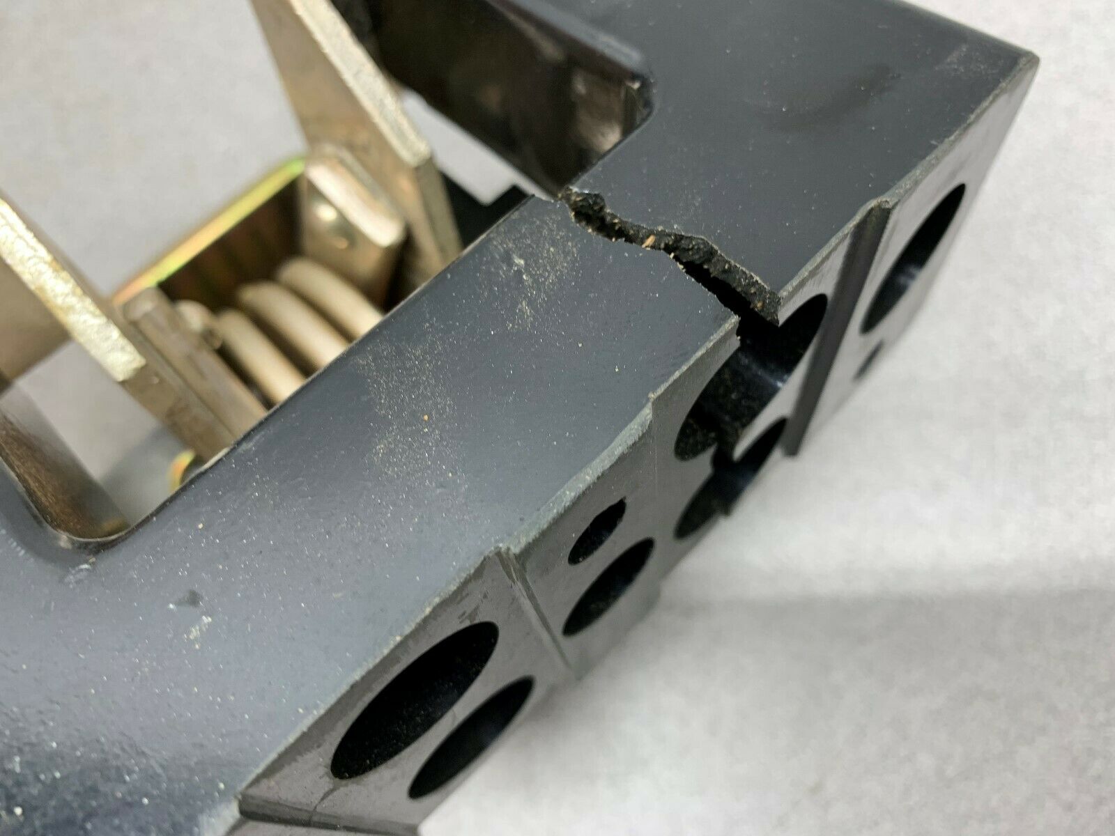 NEW NO BOX ALLEN-BRADLEY CURRENT RELAY 810-A27A SERIES A *CRACKED BASE*