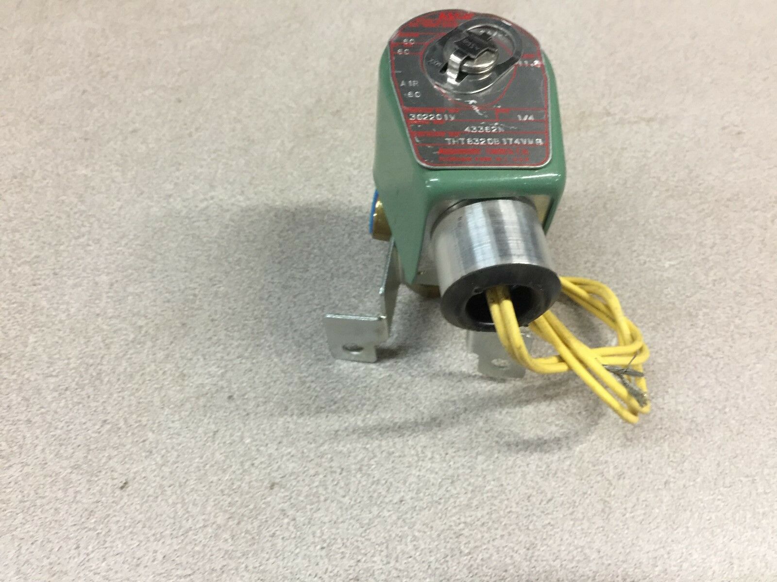 NEW NO BOX ASCO 1/4"NPT 60PSI 24VDC SOLENOID VALVE THT8320B174VMR