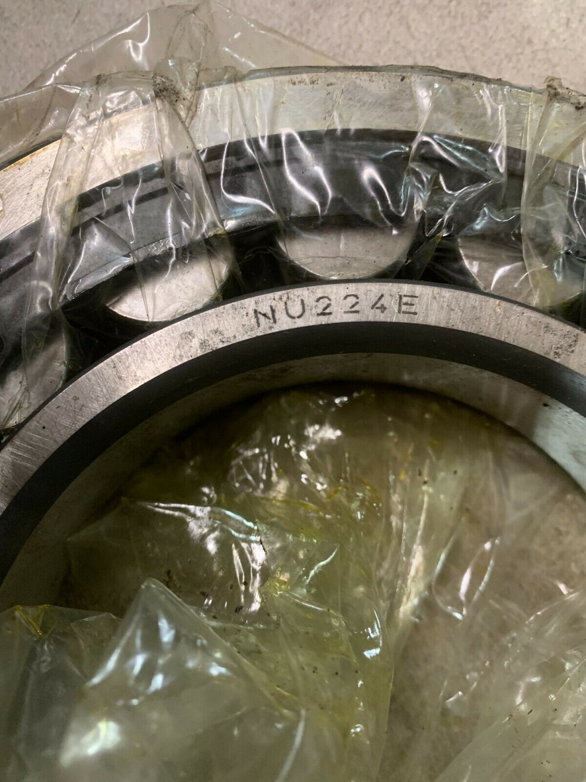 NEW NO BOX SNR CYLINDRICAL ROLLER BEARING NU224E F24