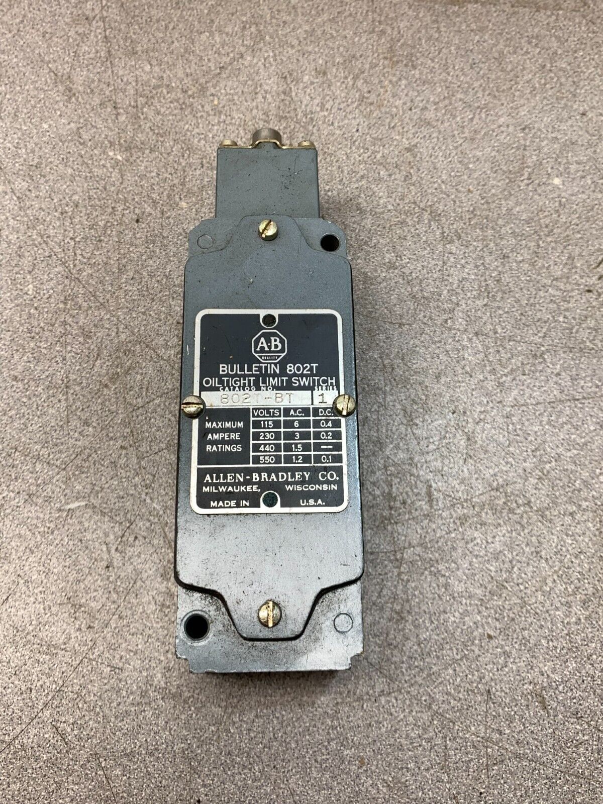 NEW NO BOX ALLEN-BRADLEY OILTIGHT LIMIT SWITCH 802T-BT SERIES 1