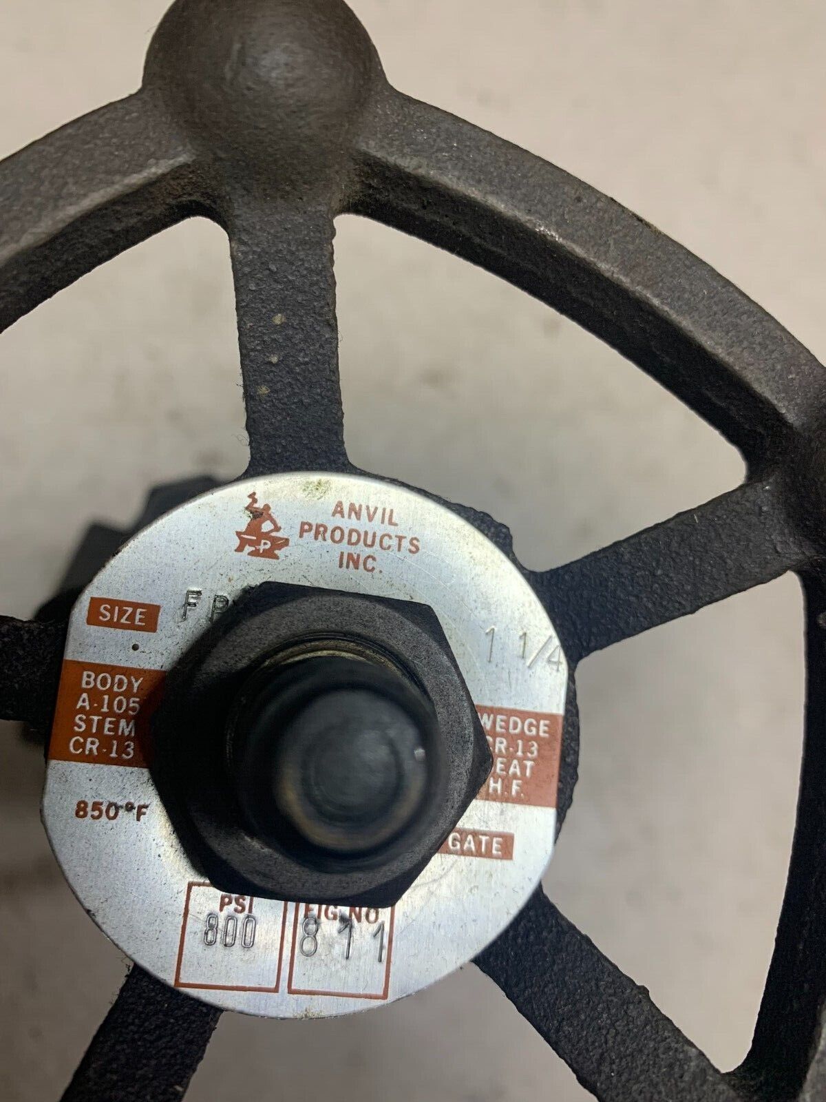 NEW NO BOX ANVIL PRODUCTS 1-1/4" GATE VALVE 800PSI. FIG. 811