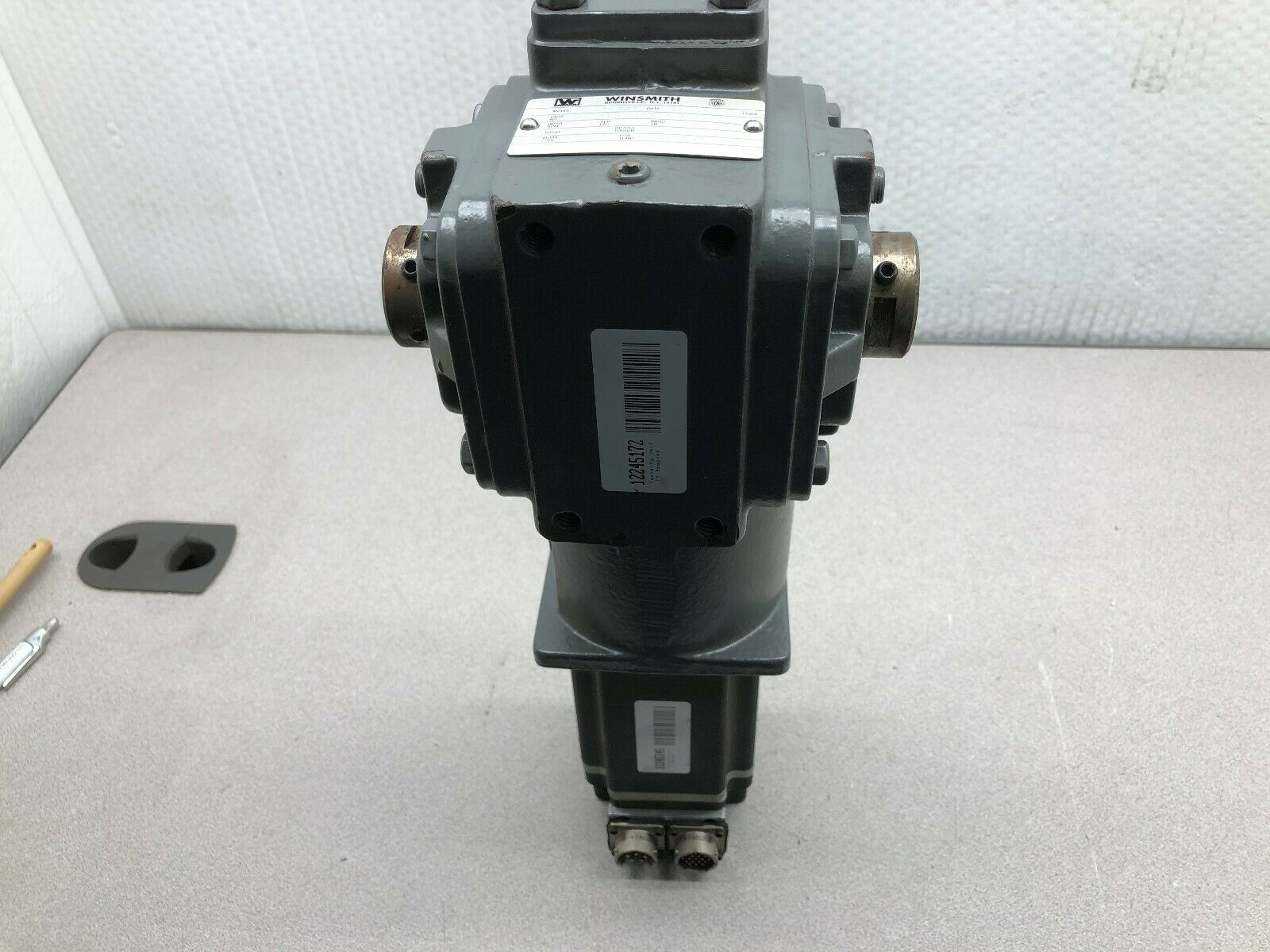 NEW NO BOX GIDDINGS & LEWIS SERVO MOTOR WITH WINSMITH C-FACE GEAR MOTOR NSM3412