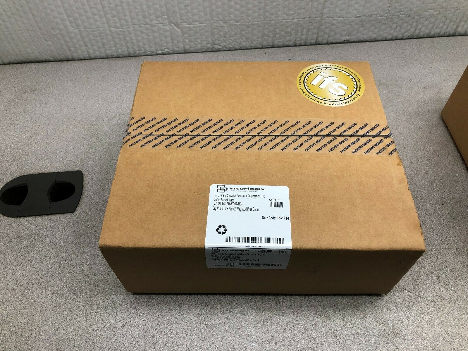 NEW IN FACTORY SEALED BOX INTERLOGIX DIGITAL VIDEO TRANSMITTER VADT14120WDM-R3